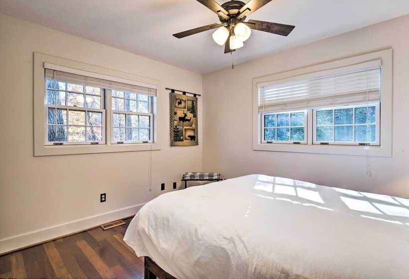 Tranquil Hendersonville Cabin W/ Mountain Views!