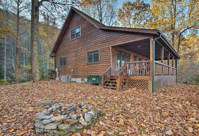 Tranquil Hendersonville Cabin W/ Mountain Views!