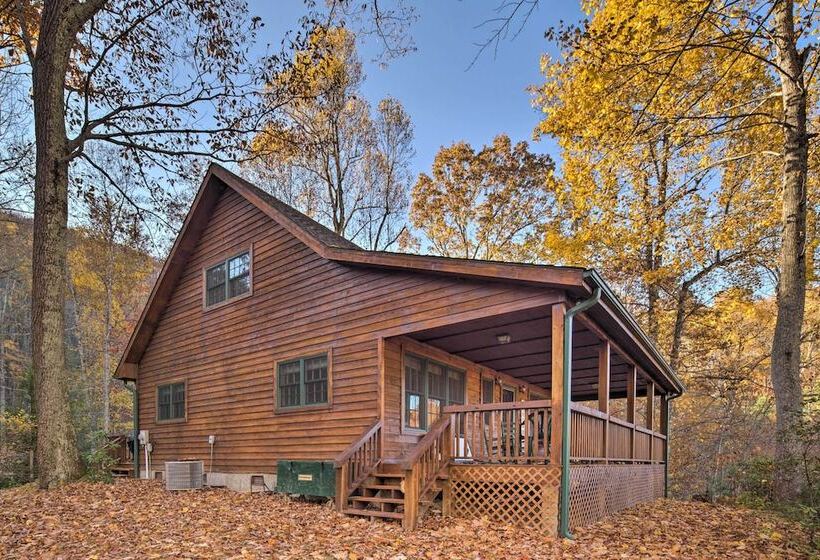 Tranquil Hendersonville Cabin W/ Mountain Views!