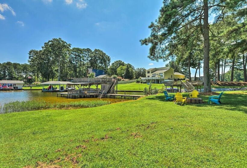Beautiful Lakefront Retreat W/ Dock & Grill!
