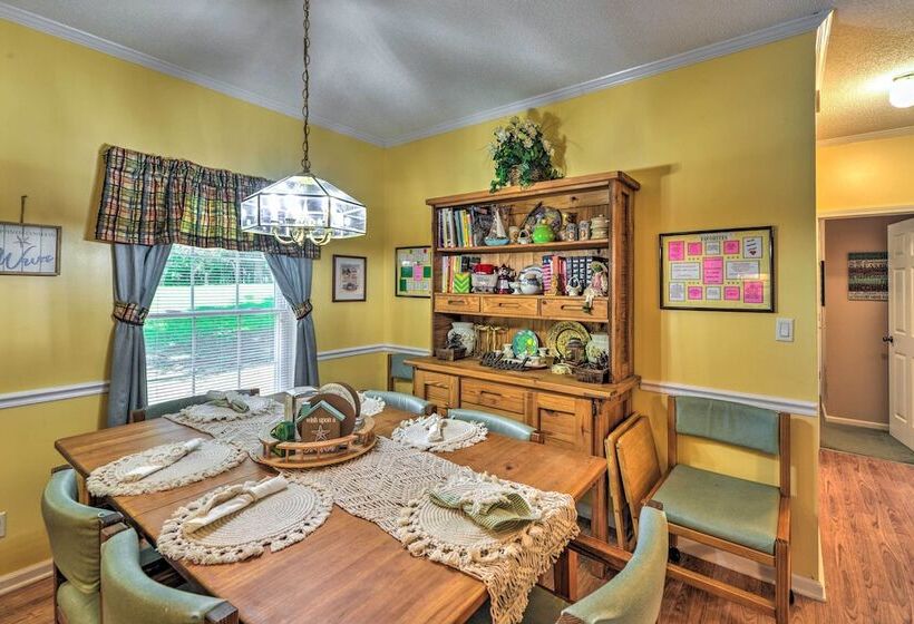 Beautiful Lakefront Retreat W/ Dock & Grill!