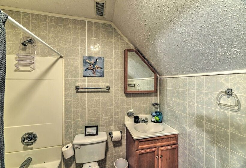 Beautiful Lakefront Retreat W/ Dock & Grill!