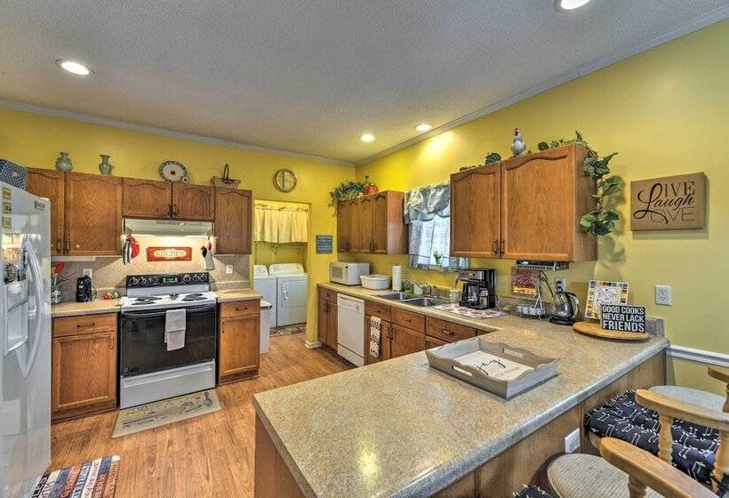 Beautiful Lakefront Retreat W/ Dock & Grill!