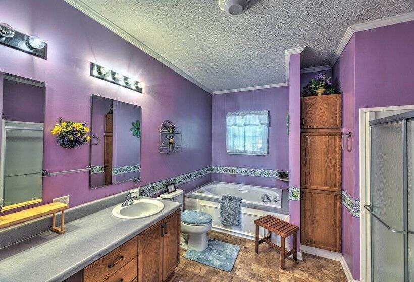 Beautiful Lakefront Retreat W/ Dock & Grill!