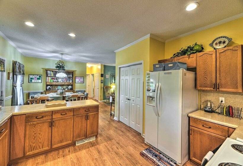 Beautiful Lakefront Retreat W/ Dock & Grill!