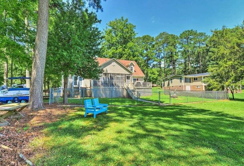 Beautiful Lakefront Retreat W/ Dock & Grill!