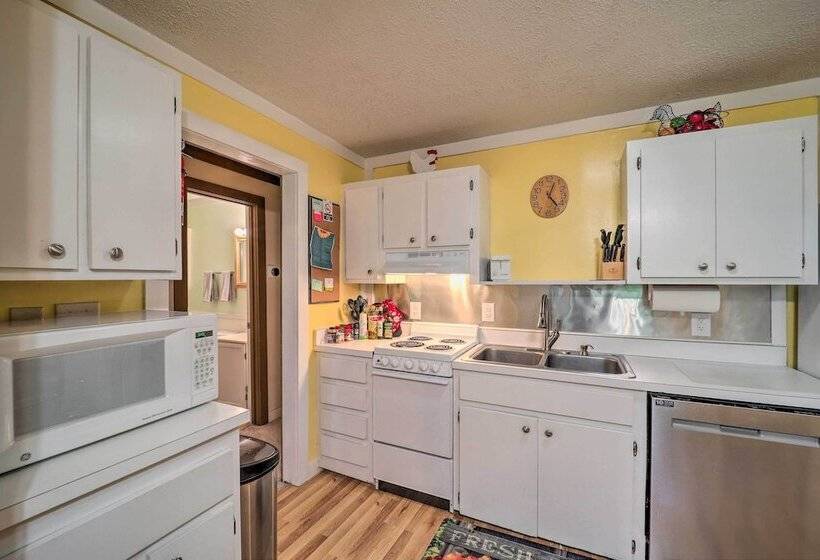 Ski Resort Cabin W/ Deck In Beech Mountain!