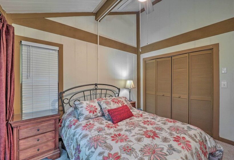 Ski Resort Cabin W/ Deck In Beech Mountain!