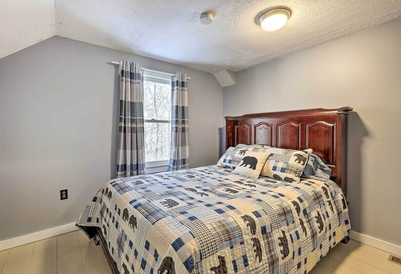 Black Bear Lodge: A Rural White Mtns Retreat