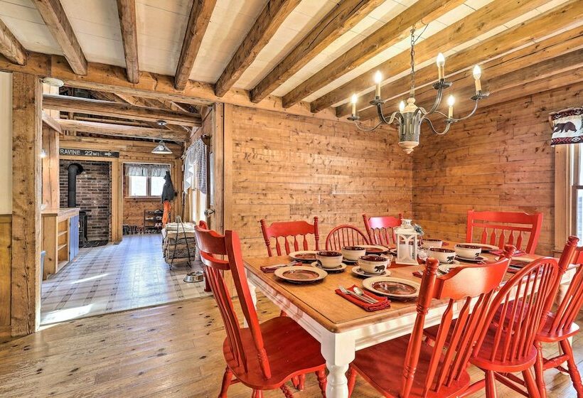 Black Bear Lodge: A Rural White Mtns Retreat