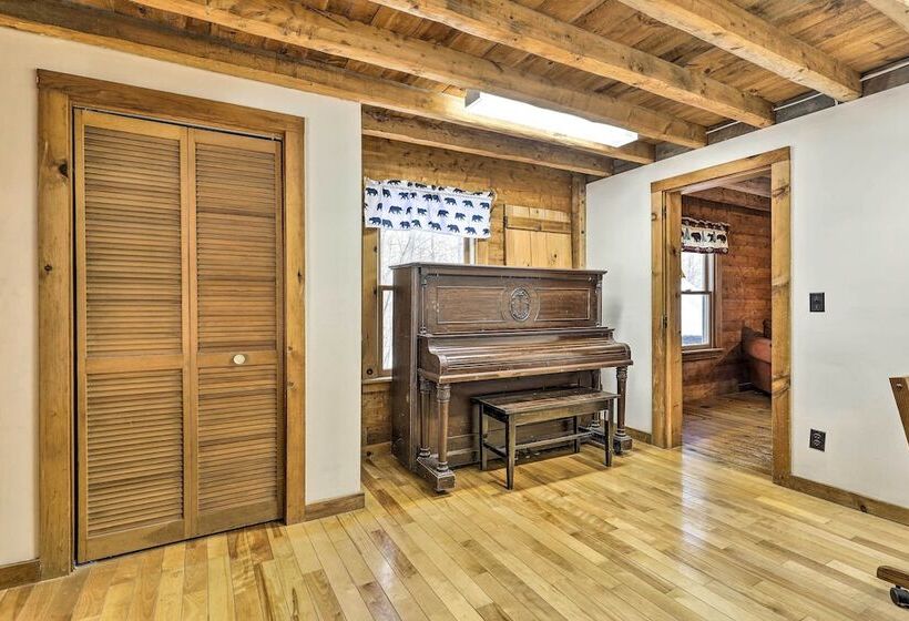 Black Bear Lodge: A Rural White Mtns Retreat