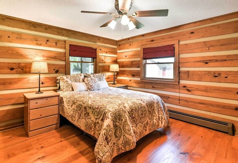 Black Mountain Cabin W/ Screened Porch + Views!