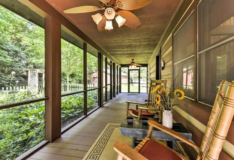 Black Mountain Cabin W/ Screened Porch + Views!