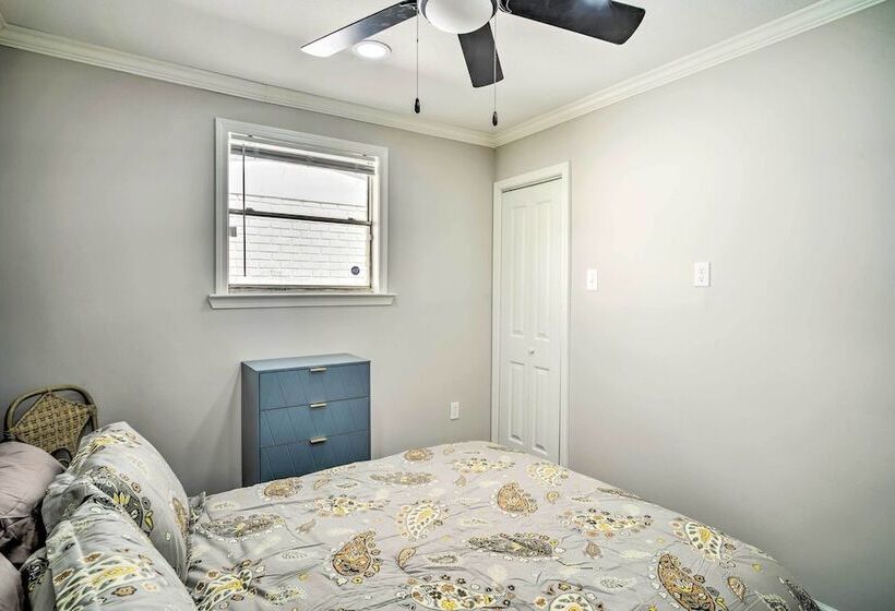 Blue Cottage In The Bayou  W/ Private Yard!