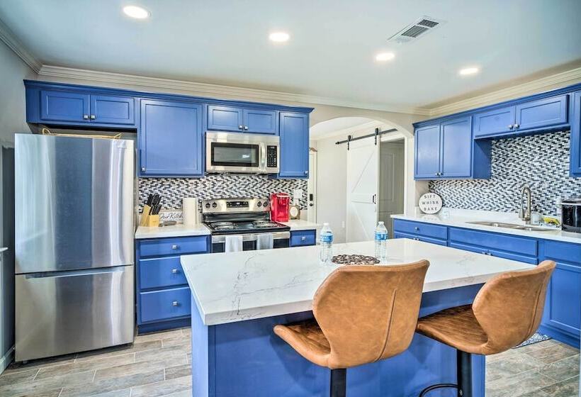 Blue Cottage In The Bayou  W/ Private Yard!