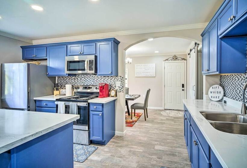 Blue Cottage In The Bayou  W/ Private Yard!