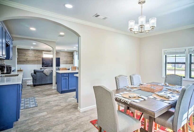 Blue Cottage In The Bayou  W/ Private Yard!