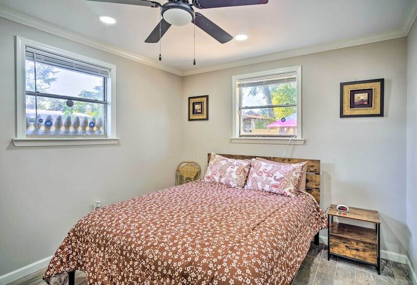 Blue Cottage In The Bayou  W/ Private Yard!