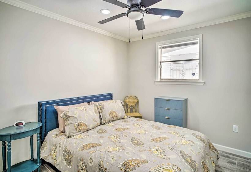 Blue Cottage In The Bayou  W/ Private Yard!