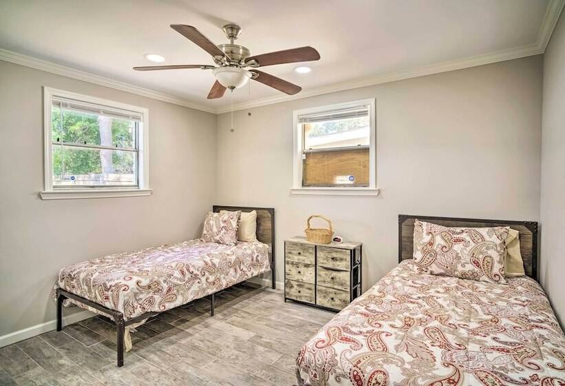 Blue Cottage In The Bayou  W/ Private Yard!