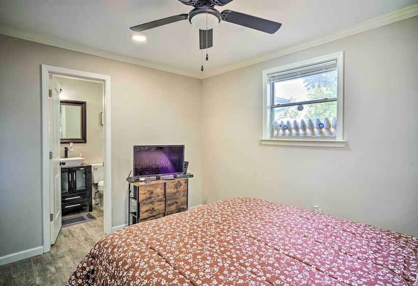 Blue Cottage In The Bayou  W/ Private Yard!