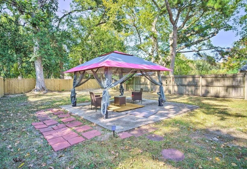 Blue Cottage In The Bayou  W/ Private Yard!