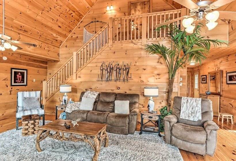 Blue Ridge Mtns Cabin W/ Deck & Game Room!