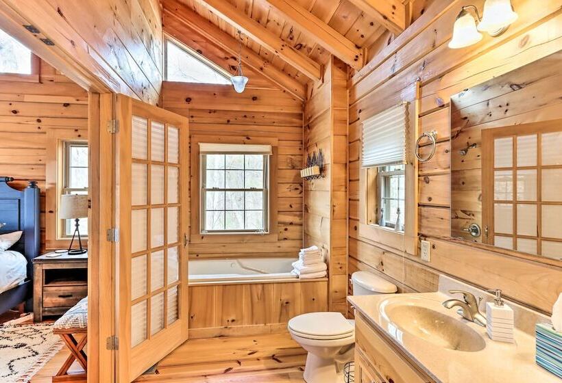 Blue Ridge Mtns Cabin W/ Deck & Game Room!