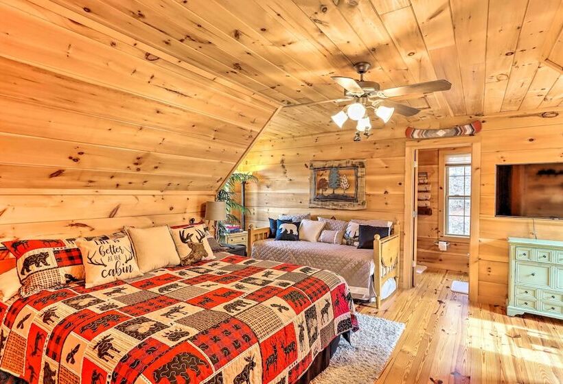 Blue Ridge Mtns Cabin W/ Deck & Game Room!