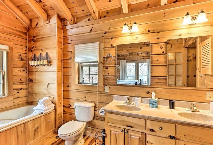 Blue Ridge Mtns Cabin W/ Deck & Game Room!