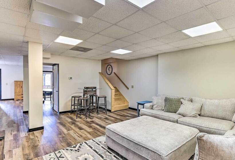 Blue Ridge Mtns Cabin W/ Deck & Game Room!