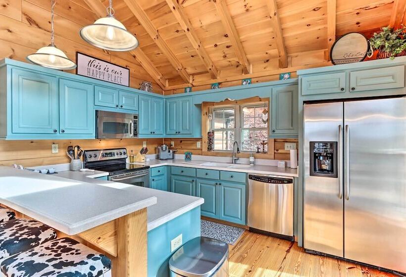 Blue Ridge Mtns Cabin W/ Deck & Game Room!