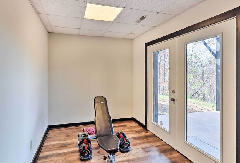 Blue Ridge Mtns Cabin W/ Deck & Game Room!