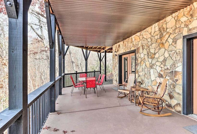 Blue Ridge Mtns Cabin W/ Deck & Game Room!