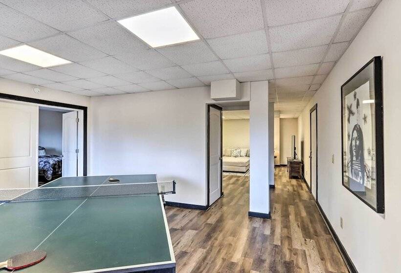 Blue Ridge Mtns Cabin W/ Deck & Game Room!