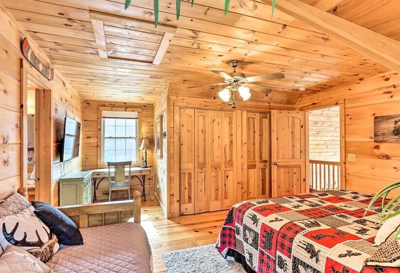 Blue Ridge Mtns Cabin W/ Deck & Game Room!