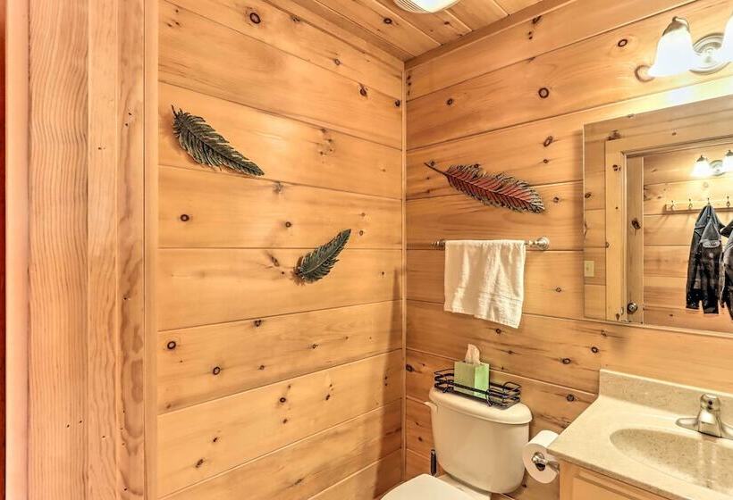 Blue Ridge Mtns Cabin W/ Deck & Game Room!