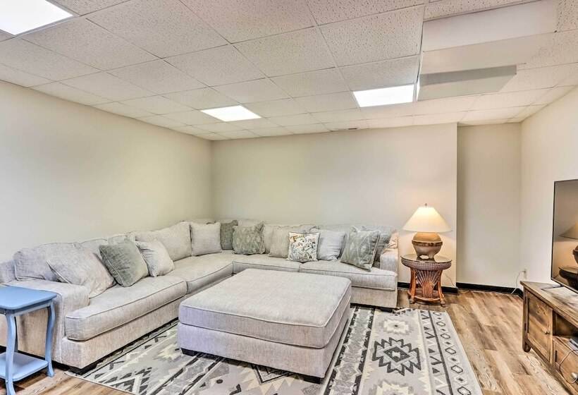 Blue Ridge Mtns Cabin W/ Deck & Game Room!