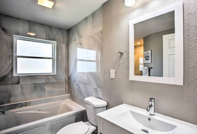 Private Outdoor Pool: Richardson Oasis!