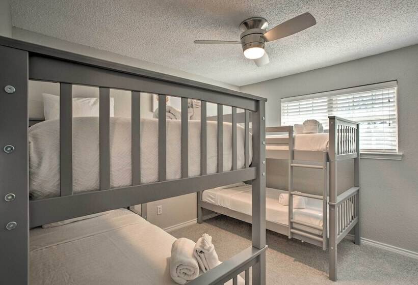 Private Outdoor Pool: Richardson Oasis!