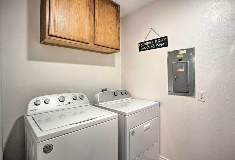 Private Outdoor Pool: Richardson Oasis!