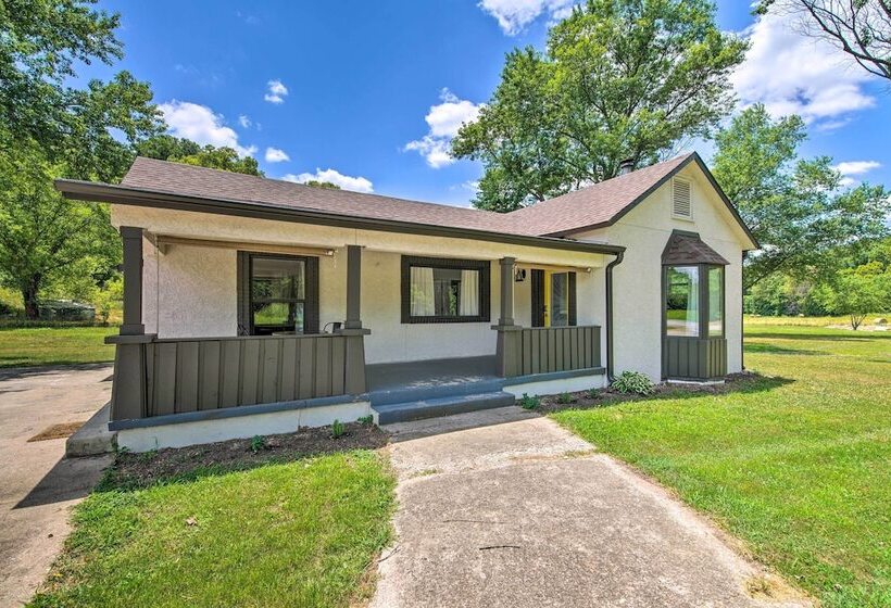 Bright Home W/ Fire Pit, Near Back 40 Trail!