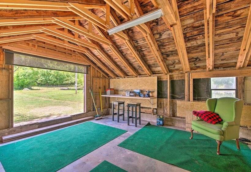 Bright Home W/ Fire Pit, Near Back 40 Trail!