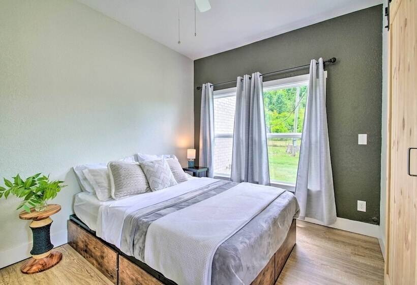 Bright Home W/ Fire Pit, Near Back 40 Trail!