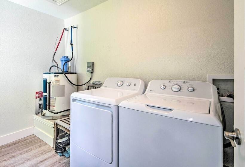 Bright Home W/ Fire Pit, Near Back 40 Trail!