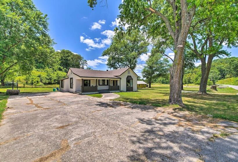 Bright Home W/ Fire Pit, Near Back 40 Trail!