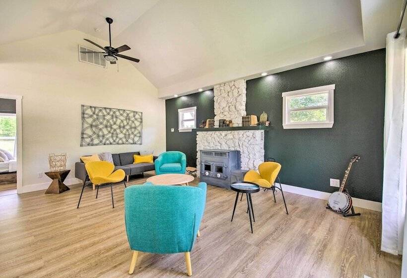 Bright Home W/ Fire Pit, Near Back 40 Trail!