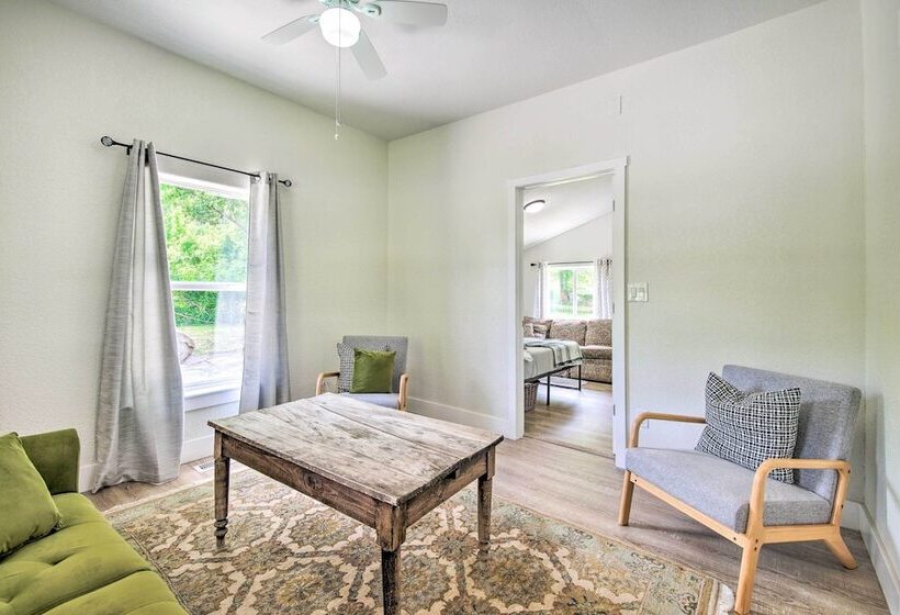 Bright Home W/ Fire Pit, Near Back 40 Trail!