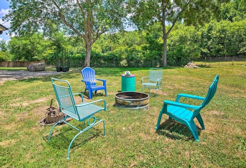 Bright Home W/ Fire Pit, Near Back 40 Trail!