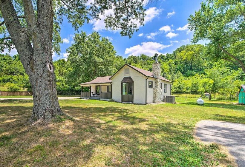 Bright Home W/ Fire Pit, Near Back 40 Trail!